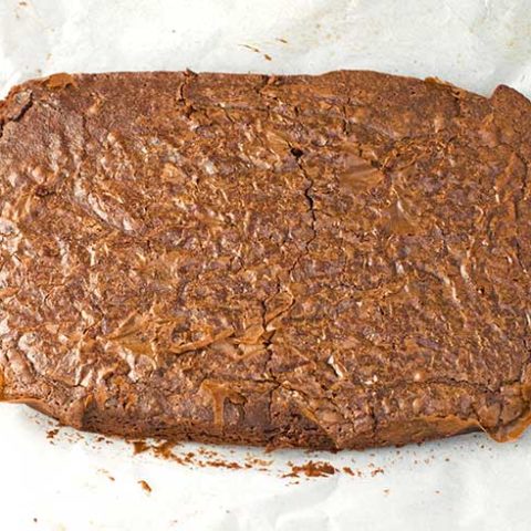 https://smartsavvyliving.com/wp-content/uploads/2015/05/How-to-Make-Boxed-Brownie-Mix-Taste-Homemade-Brownies-on-Parchment-480x480.jpg