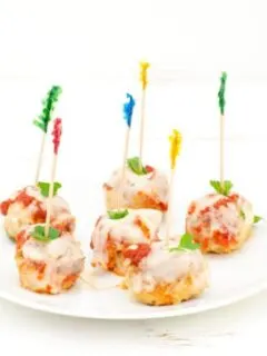 cropped-Chicken-Parmesan-Meatballs-Recipe-Meatballs-plated-2.jpg