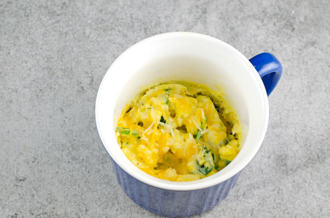 https://smartsavvyliving.com/wp-content/uploads/2017/03/2-Minute-Cheesy-Spinach-Microwave-Scrambled-Eggs-Mug-Recipe-Cooked-in-mug.jpg