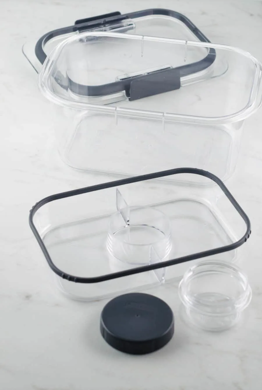 https://smartsavvyliving.com/wp-content/uploads/2017/09/Rubbermaid-BRILLIANCE-Salad-Snack-Set-Review-Picture-Salad-Set.jpg.webp